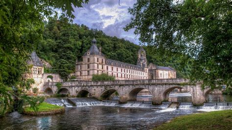 Dordogne is a narrative adventure game in which you play as mimi, a young woman visiting the house of her recently deceased grandmother who left her letters and puzzles to solve. 2560x1440 france, brantome, dordogne 1440P Resolution ...