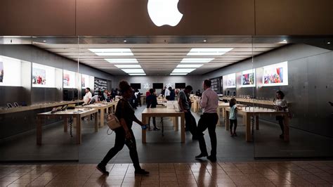 Customers Waiting On New Iphones Crimp Apples Profits The New York Times