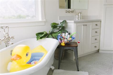 This air cushioned tub features a supportive back piece helping parents easily maneuver. Duck Tub -- Transition to the big tub safely with this ...