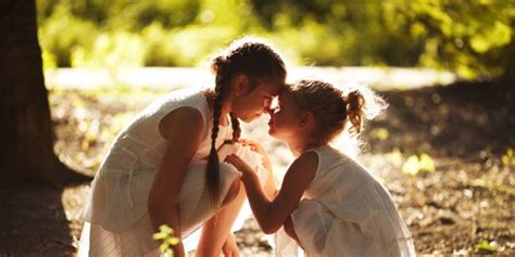 These are 10 Must-Try Sister Photoshoot Ideas | Localgrapher Blog