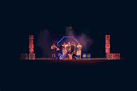 Un elenco di film divertenti e commoventi per bambini dai 6 agli 8 anni, da guardare insieme ai un film da rivedere mille volte: Si va in scena! Spettacolo lab. bambini 2018 con l ...