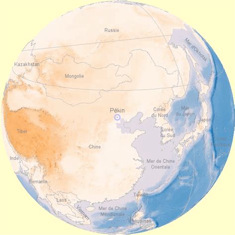 Maps and views consist of panoramas of the provinces, towns, fortresses, coasts, rivers. Carte du monde vu de Pékin.