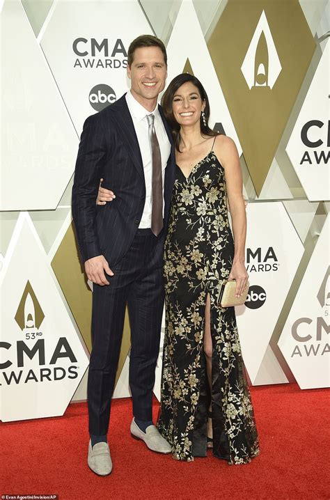 Cma Awards 2019 Countrys Biggest Stars Hit The Red Carpet In