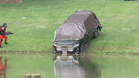 Video Car With Body Inside Found Submerged In Pond Abc News