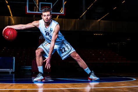 Fondos De Pantalla Movimientos De Baloncesto Jugador De Baloncesto