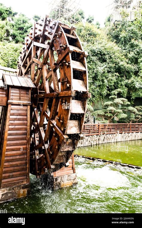 A Vertical Shot Of An Ancient Water Mill Wheel At Nan Lian Gardens
