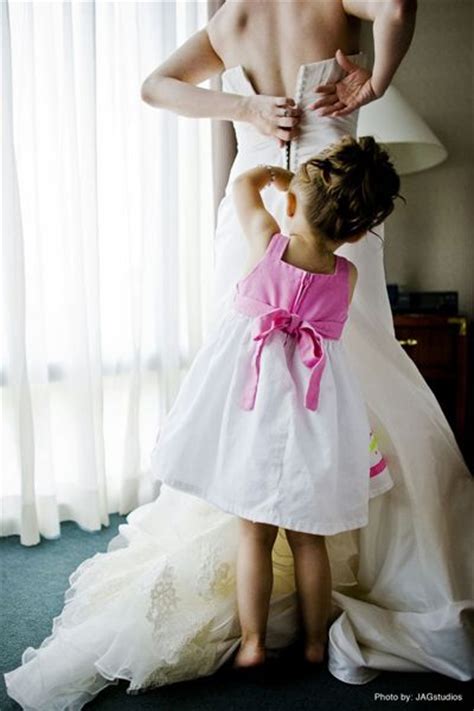36 Cute Wedding Photo Ideas Of Bride And Flower Girl Dpf