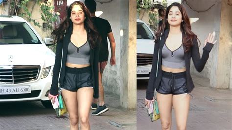 Jhanvi Kapoor Looks Pretty As She Papped Outside The Gym Youtube