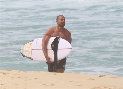 Diogo Nogueira Flagrado Sem Camisa Na Praia E Corp O Chama Aten O