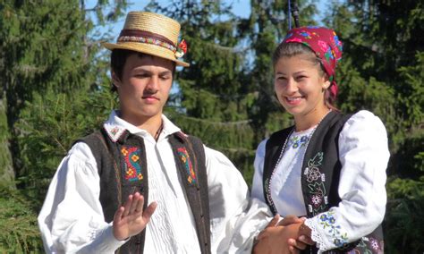 Le Costume Populaire Roumain Costume Typique De Roumanie