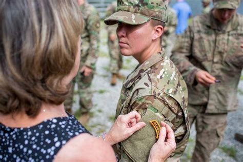 First Female Enlisted Soldier Earns Army Ranger Tab Army Rangers Army Infantry Us Army