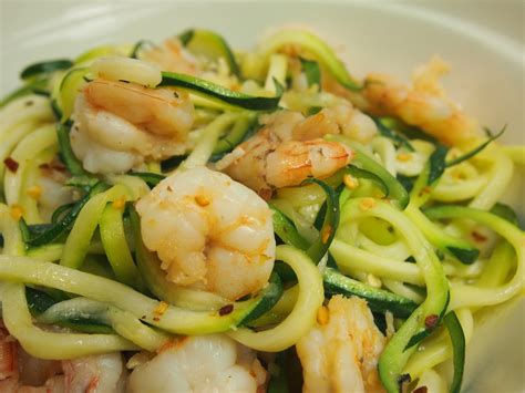 Zucchini- Spaghetti mit Garnelen