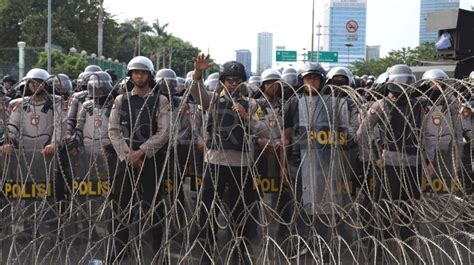 Polisi Terjunkan 20 500 Personel Amankan Aksi Demo Di Gedung Dpr