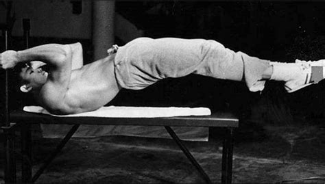 How To Build Legendary Six Pack Abs Like Bruce Lee With Pictures Bruce Lee Training