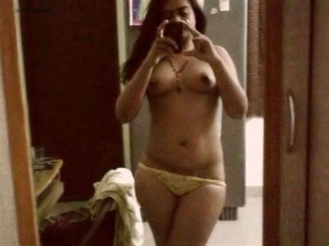 Xxx Indian Girl Showing Her Nude Body