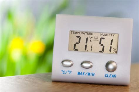Die relative luftfeuchtigkeit lässt sich schnell und stark. Feuchtigkeit in der Wohnung: Das ist jetzt zu tun ...