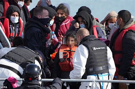 More Migrants Arrive In Uk On Easter Sunday Despite Risk They Face