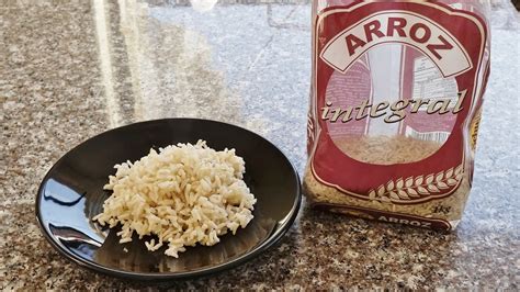 El arroz es una gran fuente de carbohidratos en forma de el arroz integral contiene una gran variedad de vitaminas y minerales, especialmente fósforo y vitamina b3, y aporta más fibra dietética que el arroz blanco. COMO PREPARAR ARROZ INTEGRAL - YouTube