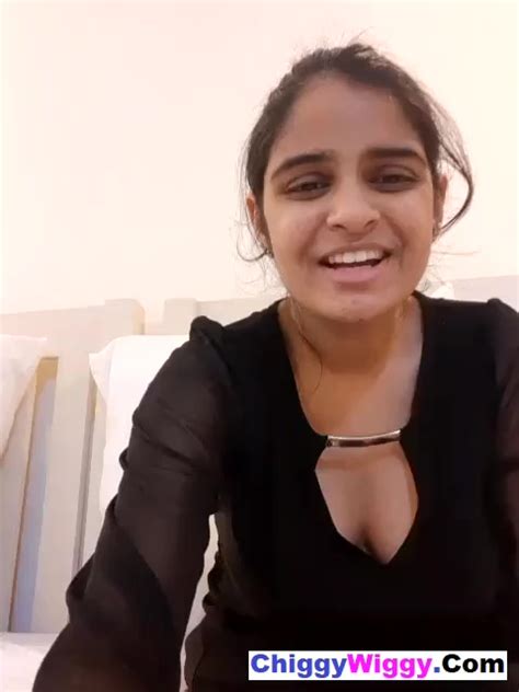 Black Dress Me Cute Ladki Viral Video 1 Of 2 Watch Indian Porn Reels Fapdesi