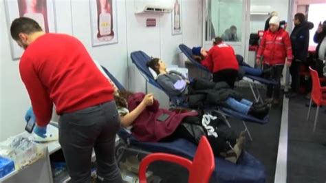 Sisma Turchia Siria A Istanbul Gara Per Donare Il Sangue Youtube