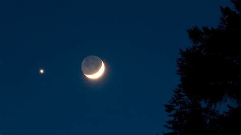 Earthshine Moon Glow