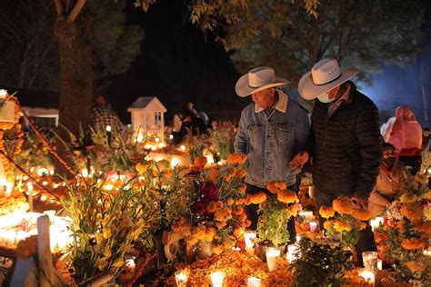 Fotogalería Cementerios vuelven a abrir en Día de Muertos Once