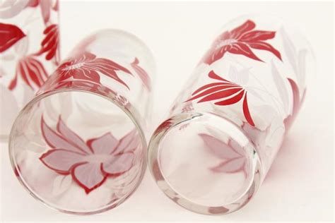 vintage red and white flower print drinking glasses holiday poinsettia swanky swig tumblers