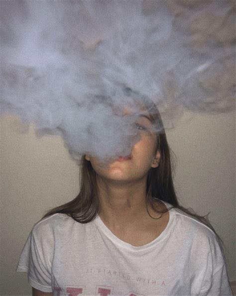 Aesthetic Baddie Pinterest Girl Smoke Minimalistisches Interieur