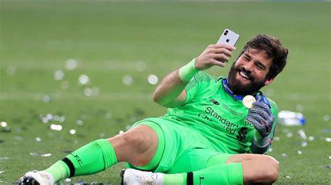 Maurizio sarri tries to substitute kepa arrizabalaga for willy caballero, but kepa refuses to come off and sarri is absolutely furious! FC Liverpool: Alisson Becker - der Deutsche im Tor | Fussball