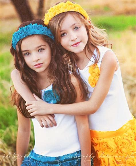 Great Pose For Siblings Or Close Friends Sister Photography Girl Photography Photography Poses
