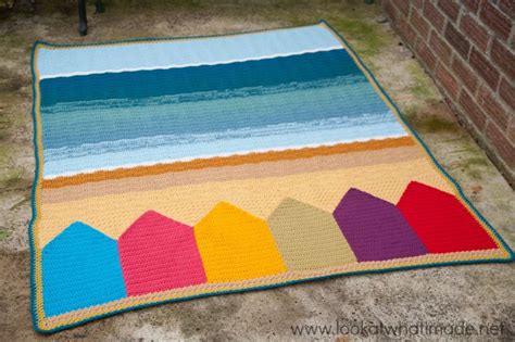 Modern Summer Camp Blanket | FaveCrafts.com