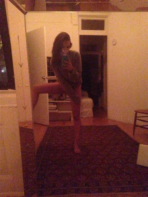 Naked Emily Ratajkowski In 2014 Icloud Leak The Second Cumming
