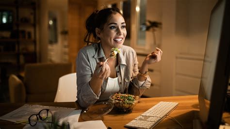 Can Eating Dinner Late Night Make You Gain Weight Healthshots