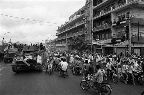 A snapshot by the photo reporter hubert hugh van es is a proof of this. Photos 30 Images of 1975 Saigon - Saigoneer