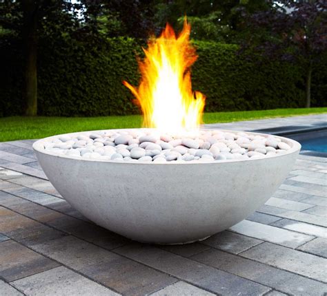 This contemporary fire pit brings heat to your outdoor design in more ways than one. Modern Fire Pit Gallery - Outdoor Fireplaces | Paloform