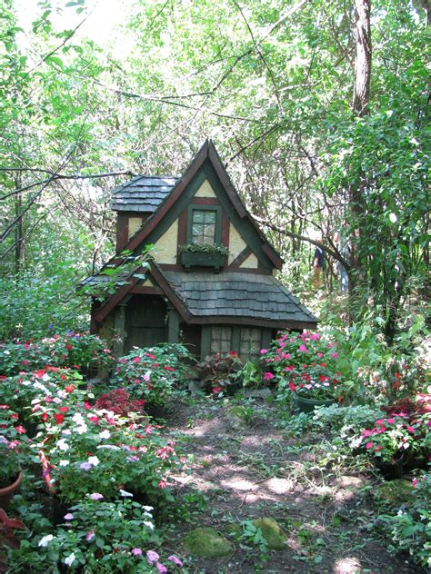 Love This Building A Tiny House Cottage In The Woods Small