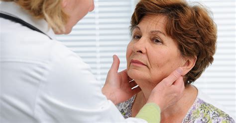 Hypothyroidism Symptoms What Causes A Swollen Face