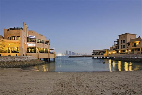 Social workers have opened a 'helpdesk' to assist hundreds of stranded expatriate workers unable to cross the king fahad. "Strand" Novotel Bahrain Al Dana Resort (Manama ...