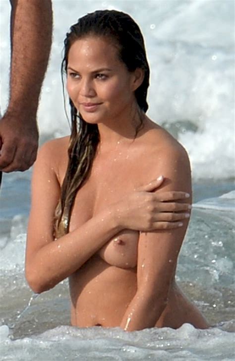 Chrissy Teigen Shesfreaky