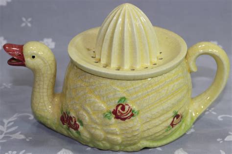 Cream And Green Ceramic Swan Straight Cone Juicer Juicercollector