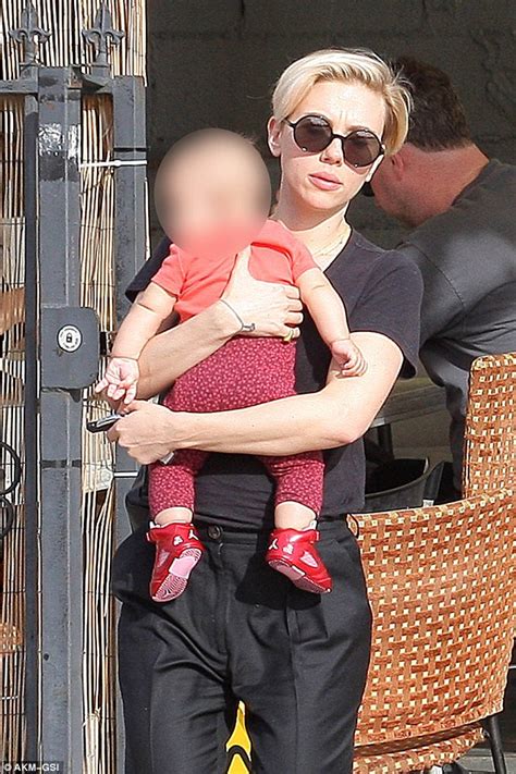 Scarlett Johansson Cradles Daughter Rose In Her Arms In La Daily Mail