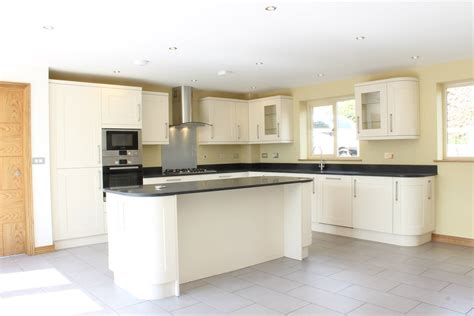 It doesn't get much light, so it was purposefully made even darker. Portfolio Entries - Steve Ferris Kitchens