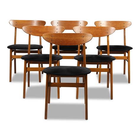 Series 7 chair designed by arne jacobsen in 1955 for the danish manufacturer fritz hansen. Vintage Danish design Farstrup teak/beech dining chairs ...