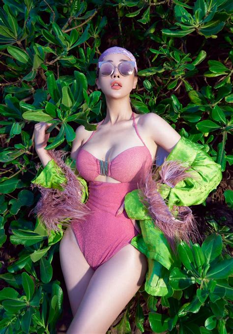 Phương Oanh Diện Bikini Khoe Body đẹp Tựa “nàng Tiên Cá” Daily News