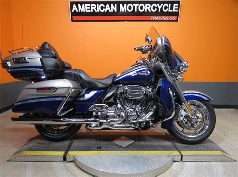 Batwing fairing and splitstream air vent for optimal air flow and reduced head buffeting. 2016 Harley-Davidson CVO Ultra Limited | American ...