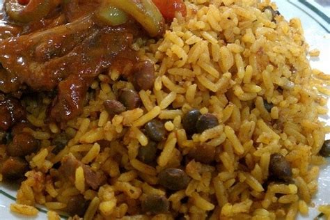 Baja a fuego lento, tapa y cocina de 18 a 20 minutos, o hasta que el líquido se absorba y el arroz quede suave. Como Hacer Arroz Con Gandules Para 50 Personas