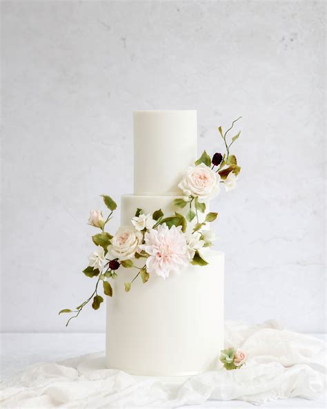 portfolio wild florals wedding cake cove cake design luxury wedding cakes dublin