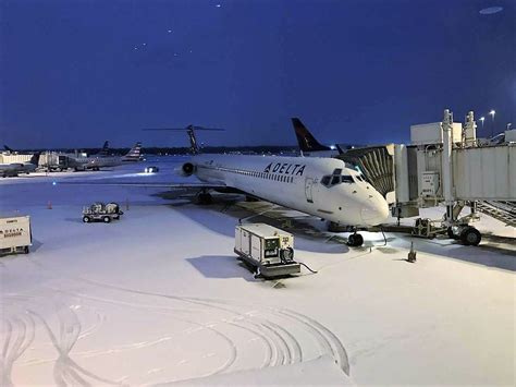 Airlines Issue Weather Waivers For Midwest The Points Guy