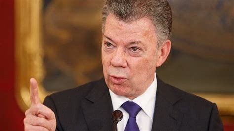 Colombias President Santos Suspends Peace Talks With Eln Rebels Bbc News