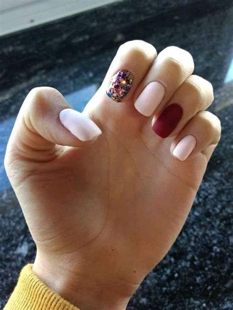 Las uñas artísticas son bonitas y pueden usarse en uno o más dedos. Pin de Geraldine Nuñez Orihuela en Manicure | Uñas cortas ...